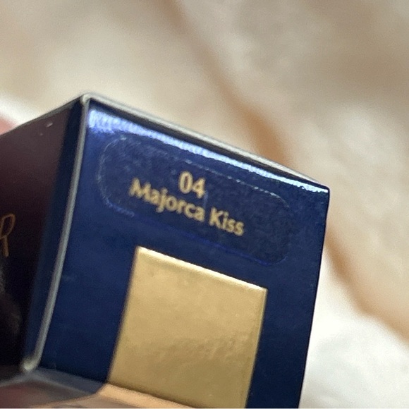 Estee Lauder Kissable LipShine #04 Majorca Kiss NEW (soft coral w/light shine) - Picture 6 of 14